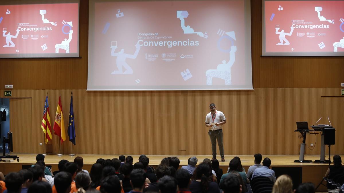 Quique Navarro, en la inauguración del congreso, en el edificio Nexus de la UPV.