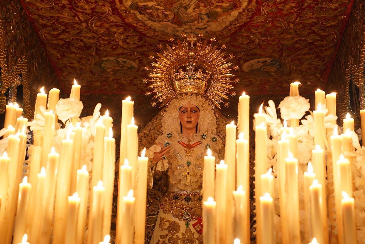 La Esperanza Macarena en su paso de palio en La Madrugá de 2026.