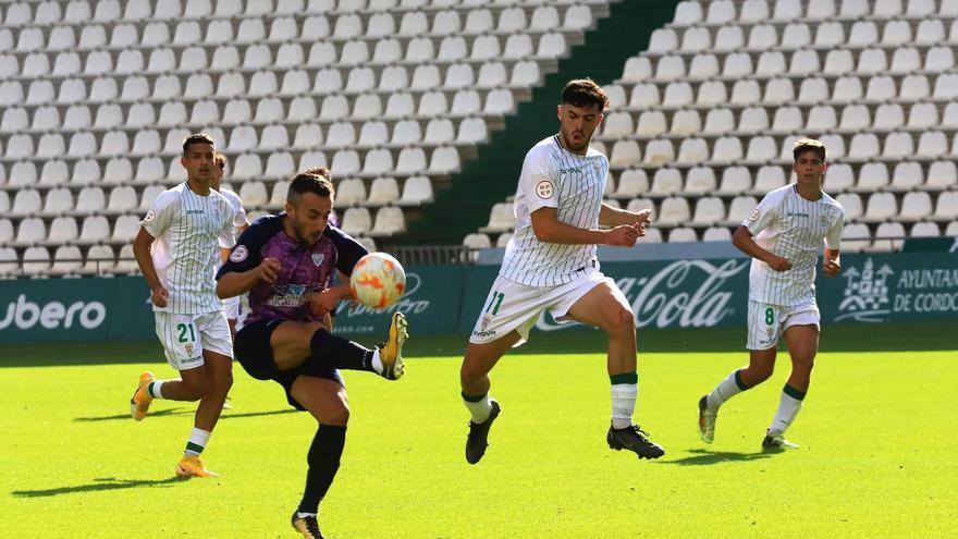 Fútbol: el Conil CF busca su primera victoria lejos de casa