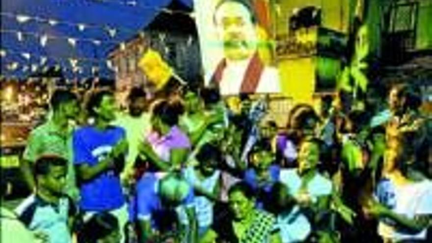 La guerrilla de Sri Lanka decreta el alto el fuego y propone negociar