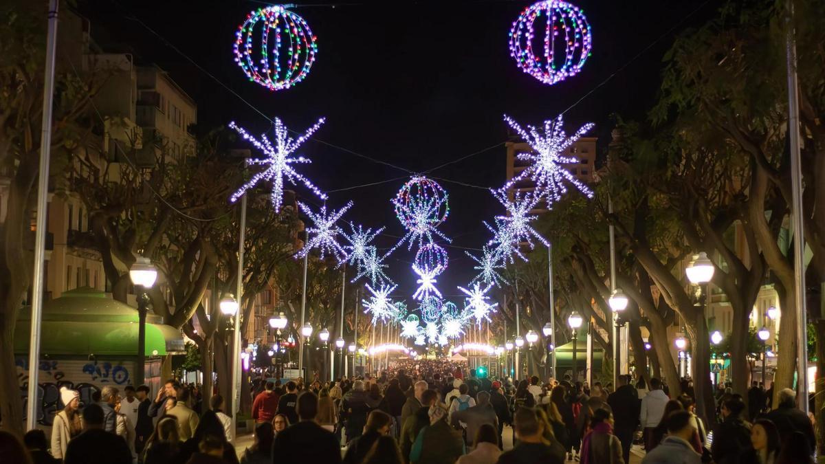 Luces de Navidad en la Rambla Nova de Tarragona.