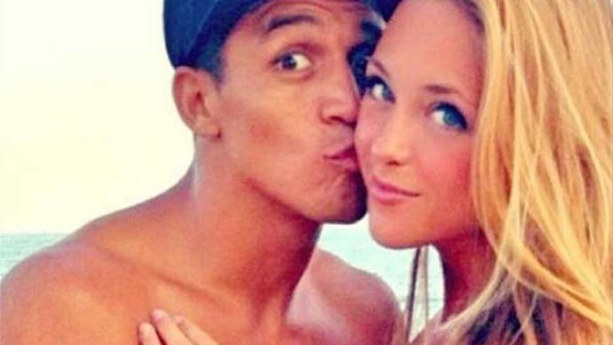 Alexis Sánchez junto a su novia, Laia Grassi