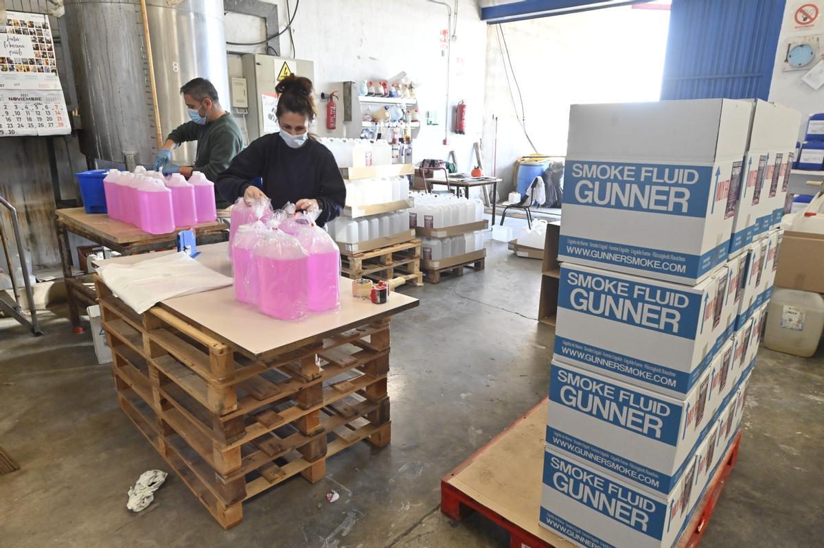 La empresa realiza ventas a mayoristas y particulares.