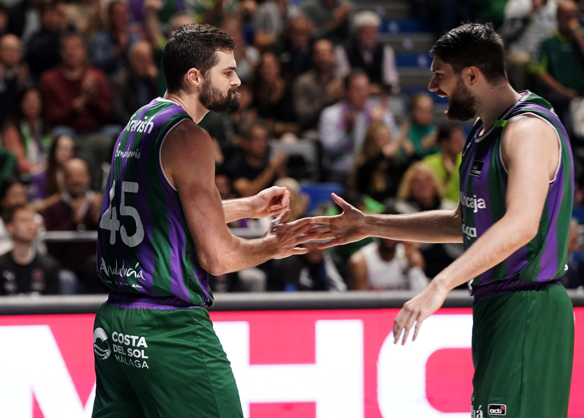 Kravish y Tillie, dos piezas más para el Unicaja 2025/2026.