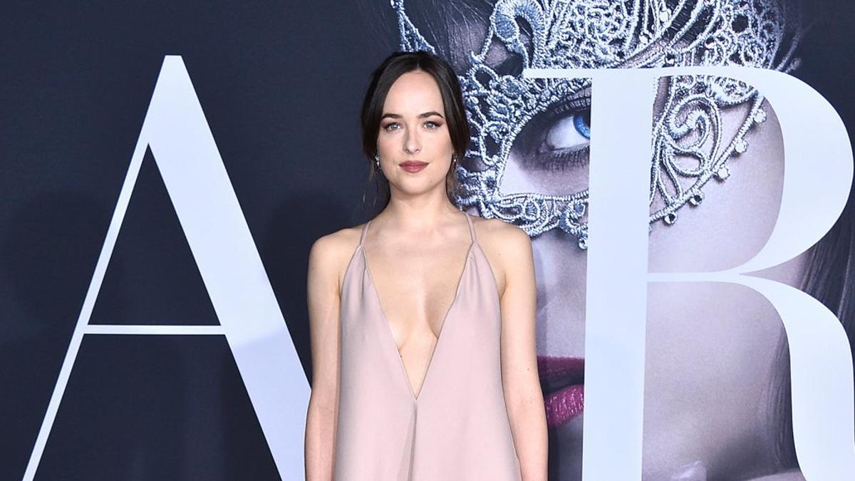 Dakota Johnson enamora en la premiere de 'Cincuenta sombras más oscuras'