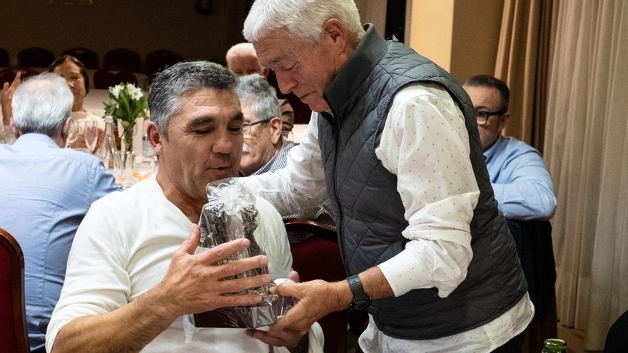 Homenaje del C.C. Traviesas a Serrano, Moure y Simón González