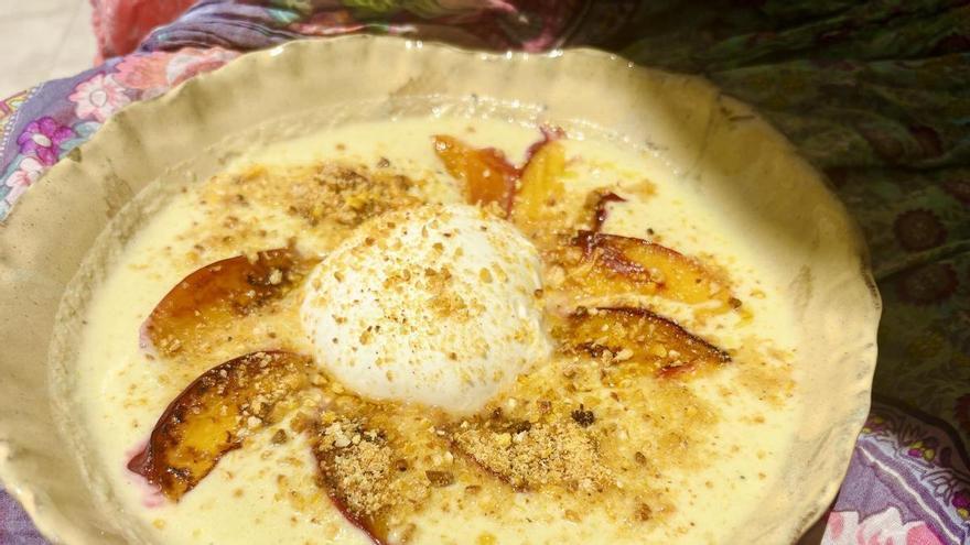Deliciosa y adictiva: la crema fría de alcachofas y nectarina a la plancha que se prepara en diez minutos