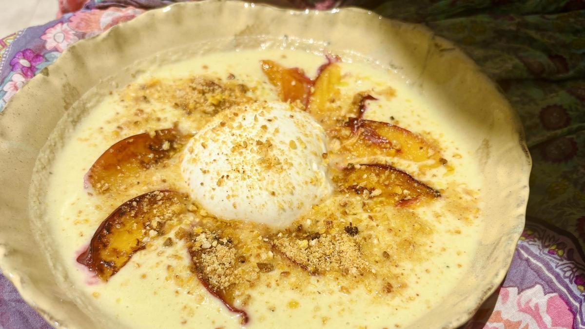 La crema de alcachofas con nectarinas a la plancha ya preparada.