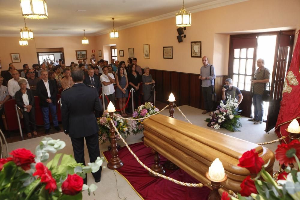 Cientos de personas despiden a Gustavo Bueno en su ciudad natal, Santo Domingo de la Calzada, en La Rioja