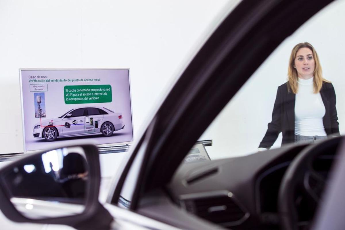 Dekra inaugura su circuito en Málaga para probar el nuevo "coche conectado" con Seat