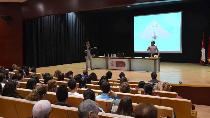 Un momento de la charla en el Campus.