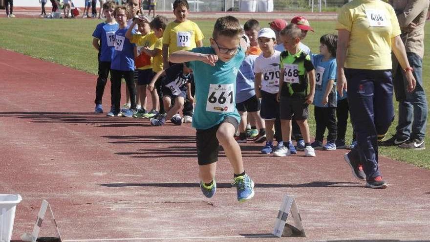 Un momento de la prueba de salto de longitud en las Jornadas Técnicas de Atletismo. // Santos Álvarez