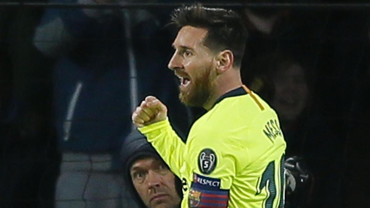 Messi celebra su gol al PSV Eindhoven.