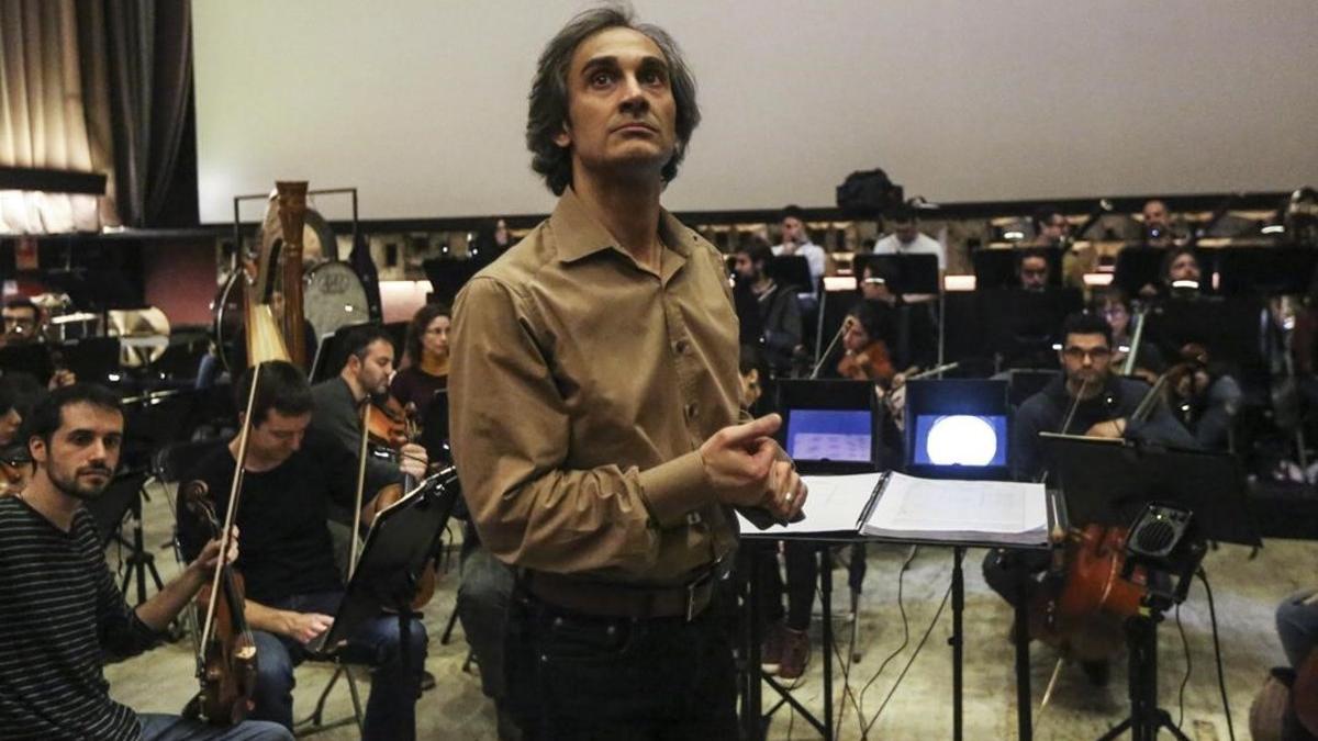 El director de orquesta Anthony Gabriele, al frente de la Orquesta Sinfónica Camera Musicae.