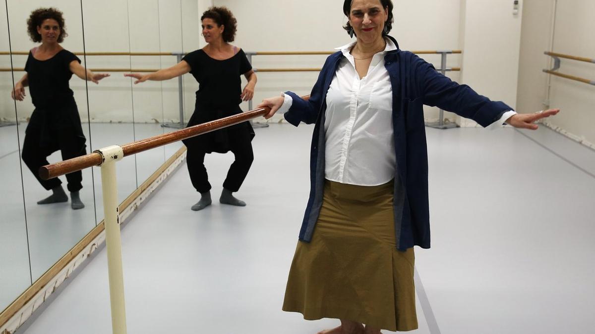 La editora Valeria Bergalli, en la Escola de dansa Ramon Solé