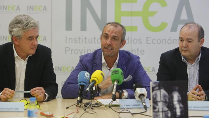 Francisco Llopis, Perfecto Palacio y Joaquín Melgarejo, durante la presentación del informe trimestral.