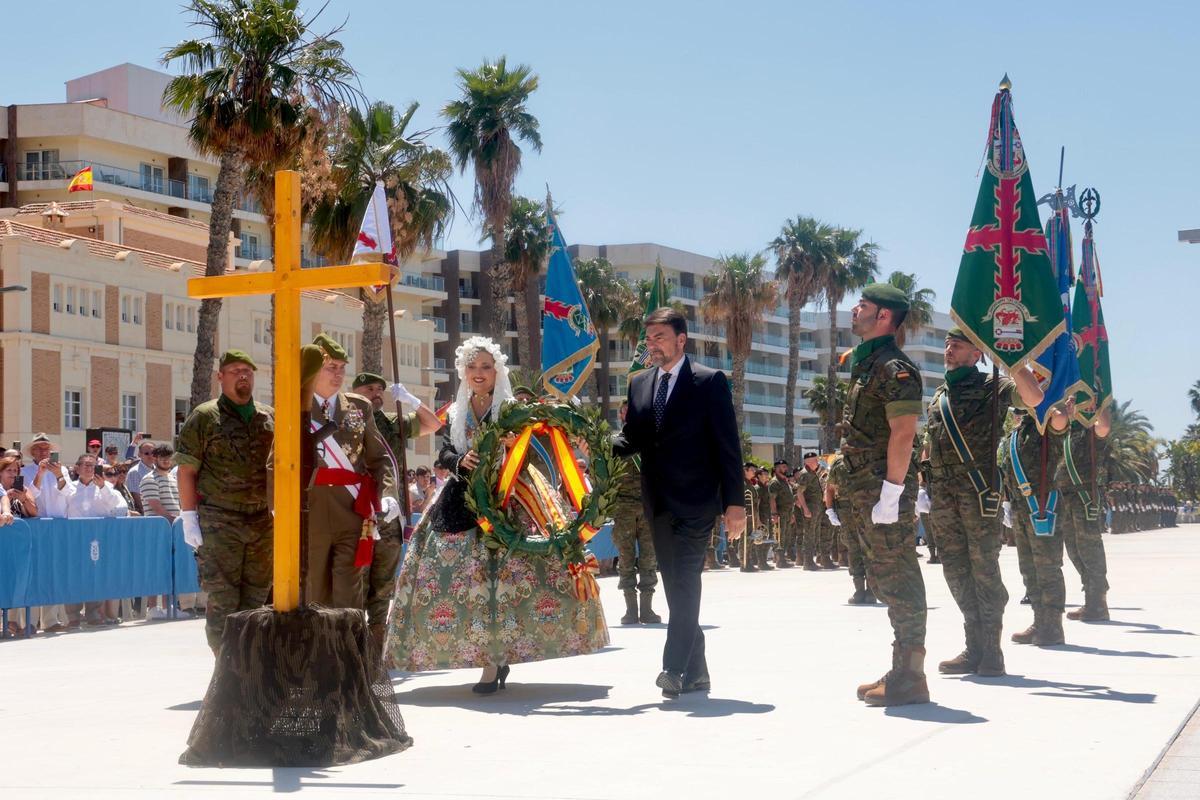 Homenaje a los caídos, al término de acto.