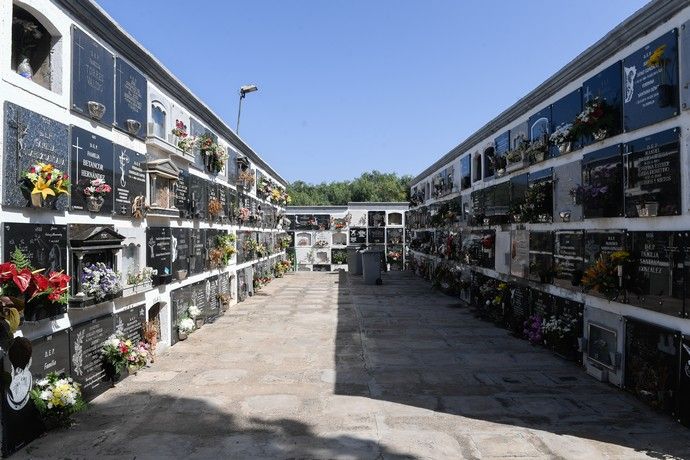 Cementerios de San Juan y San Gregorio antes del Día de Todos los Santos