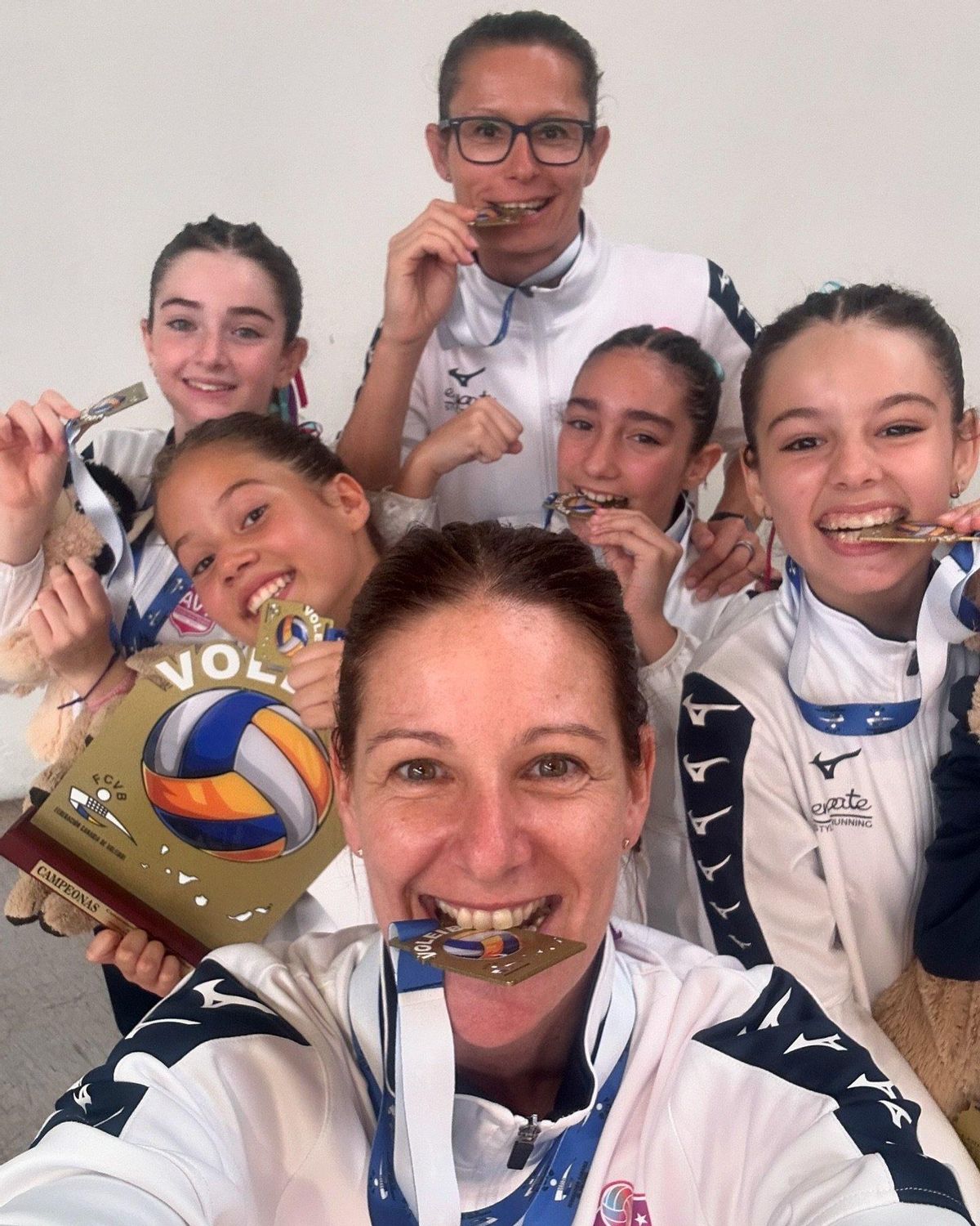 Lamas y Nykiel celebran junto a sus pupilas un Campeonato de Canarias