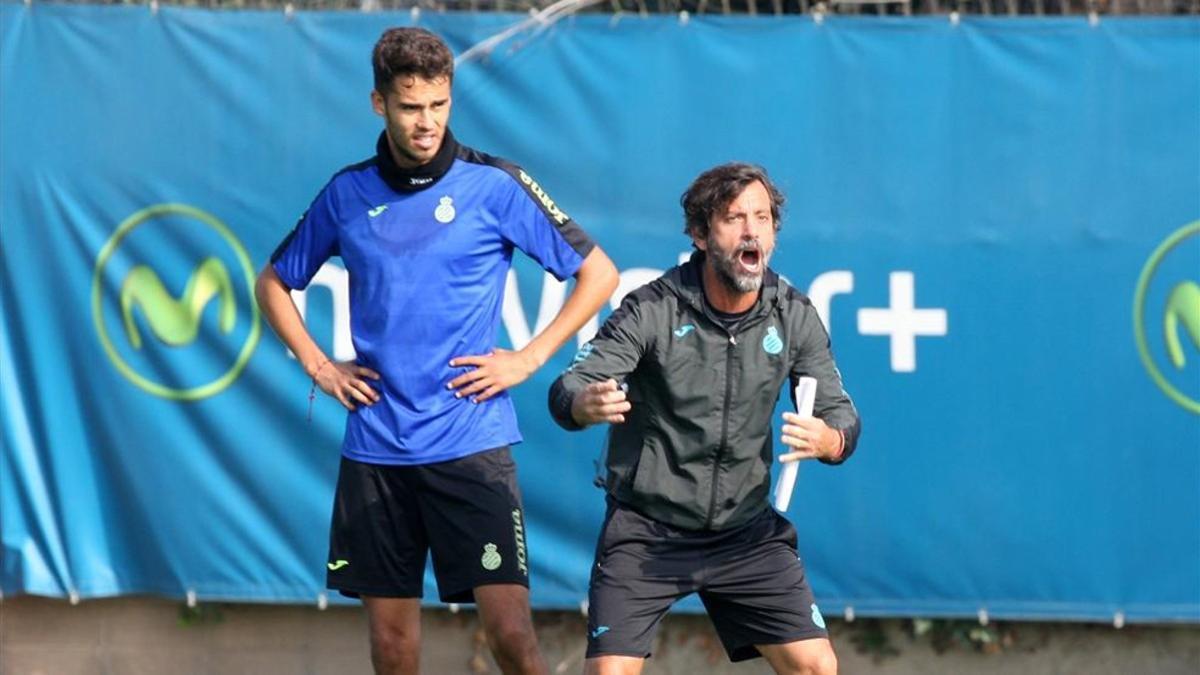 Diego Reyes junto a Quique Sánchez Flores en un entrenamiento