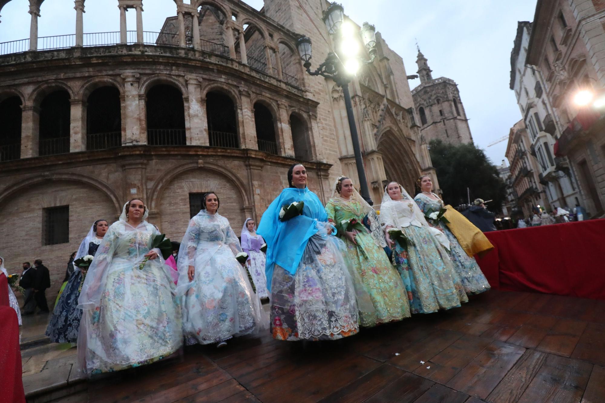 Búscate en el primer día de ofrenda por la calle de la Paz (entre las 18:00 a las 19:00 horas)