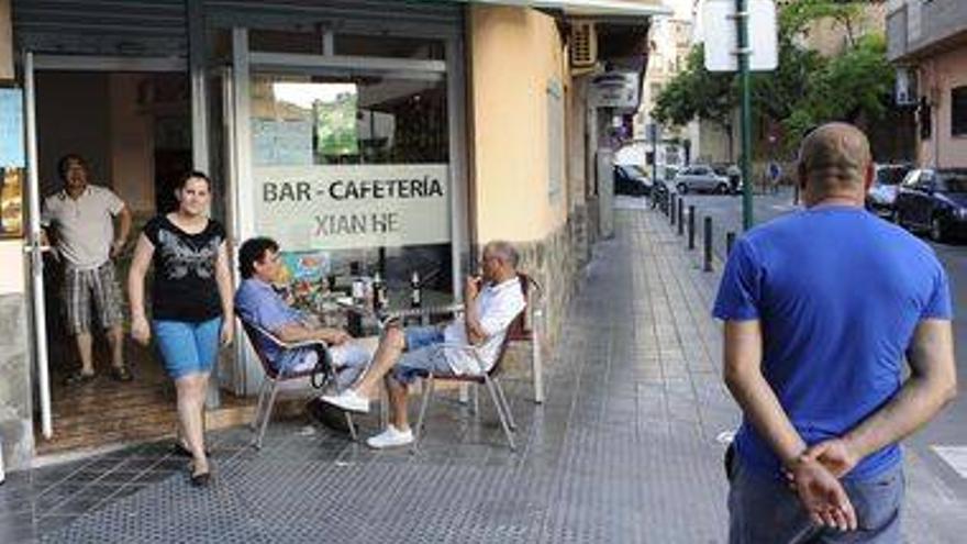 Recibe tres puñaladas y entra a un bar a pedir una cerveza