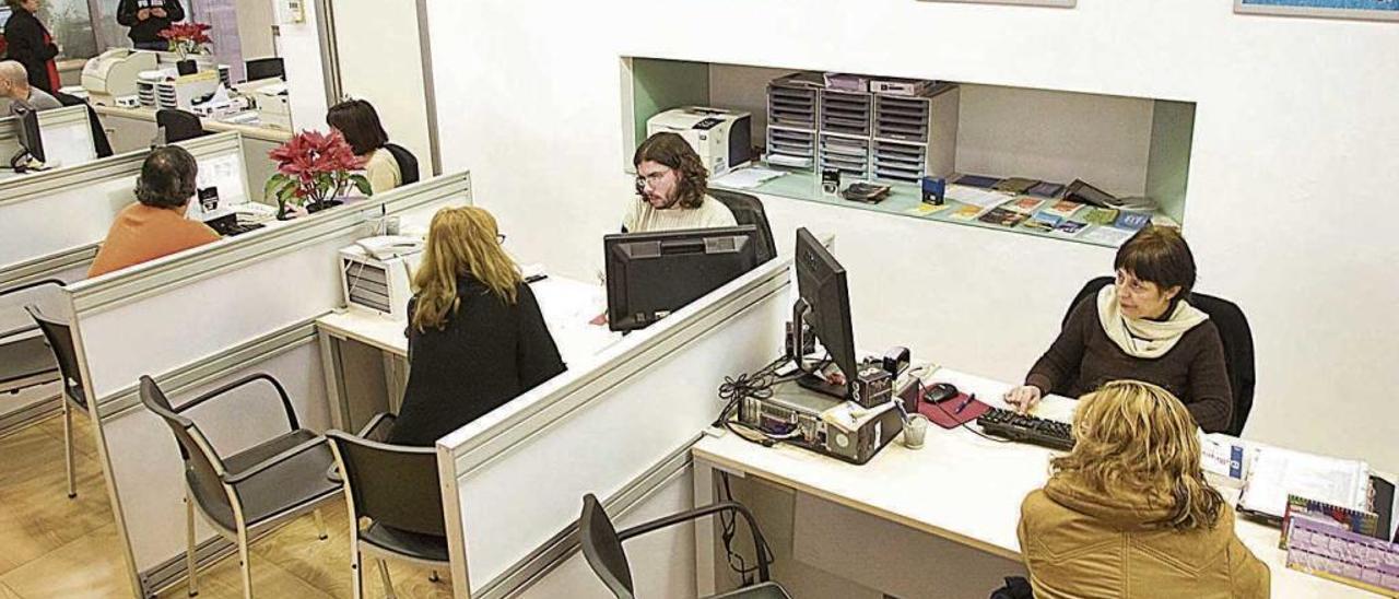 Las oficinas del SEPE se refuerzan ante la demanda de miles de prestaciones por desempleo.