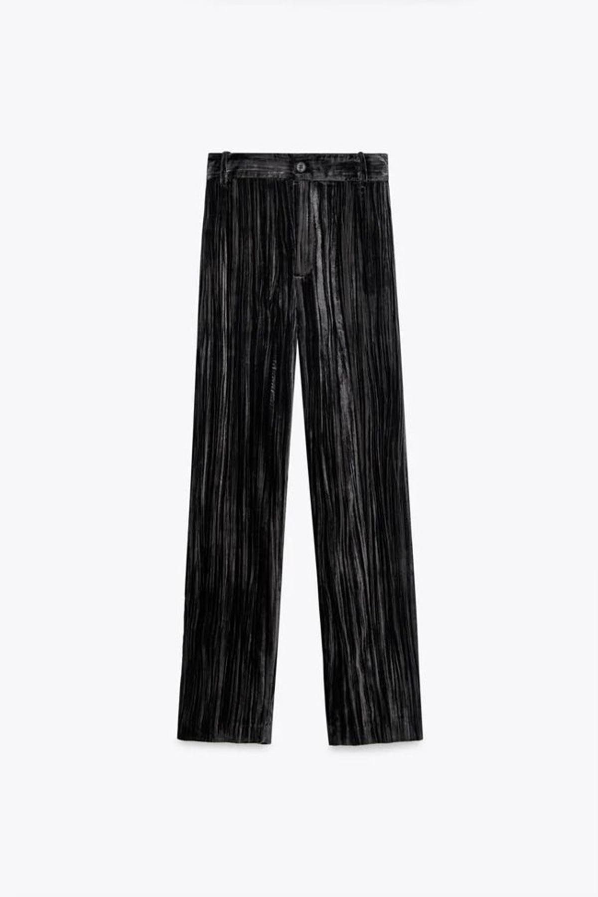 Pantalón de terciopelo de tiro alto, de Zara