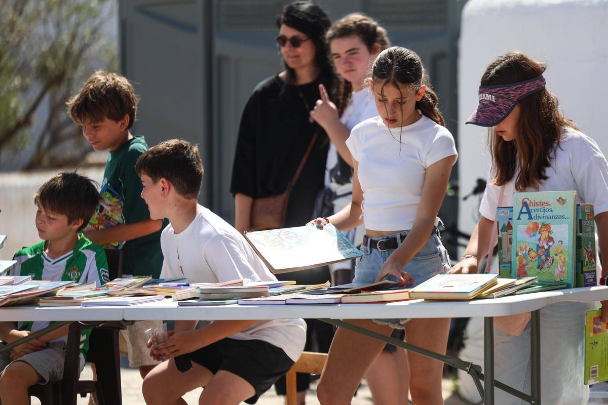 Los libros, protagonistas de la jornada festiva.