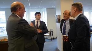 zentauroepp46872846 politica reunion de rafael bardaji  dcha  espaldas   de vox 190209131503