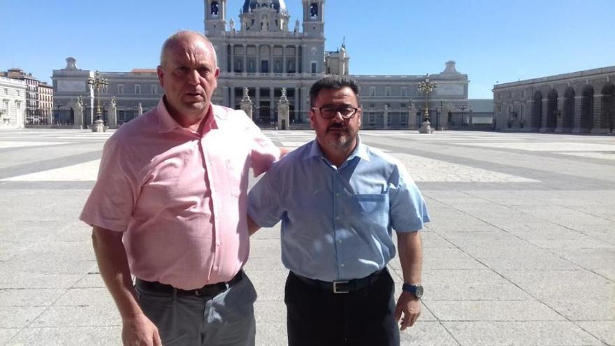 Miquel Montoro und Miguel Galmés am Dienstag (18.6.) vor dem Königspalast in Madrid