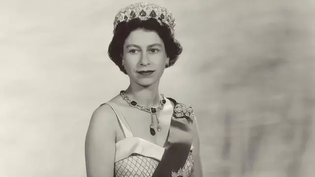 Una gran exposición repasará los 'looks' más icónicos de Isabel II, como su vestido de novia o el de su coronación