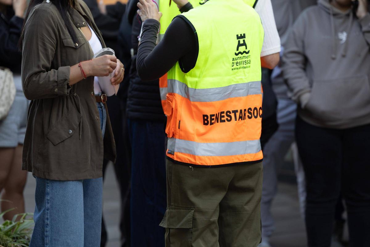 Imágenes de la fila para la regularización de migrantes en las oficinas del Cetis