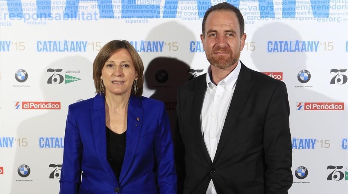 La presidenta del Parlament, Carme Forcadell, junto a Enric Hernàndez, director de El Periódico.