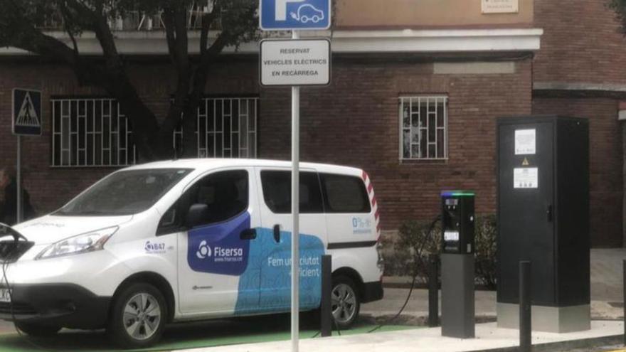 Figueres ja té en servei tres nous punts de recàrrega de vehicles elèctrics