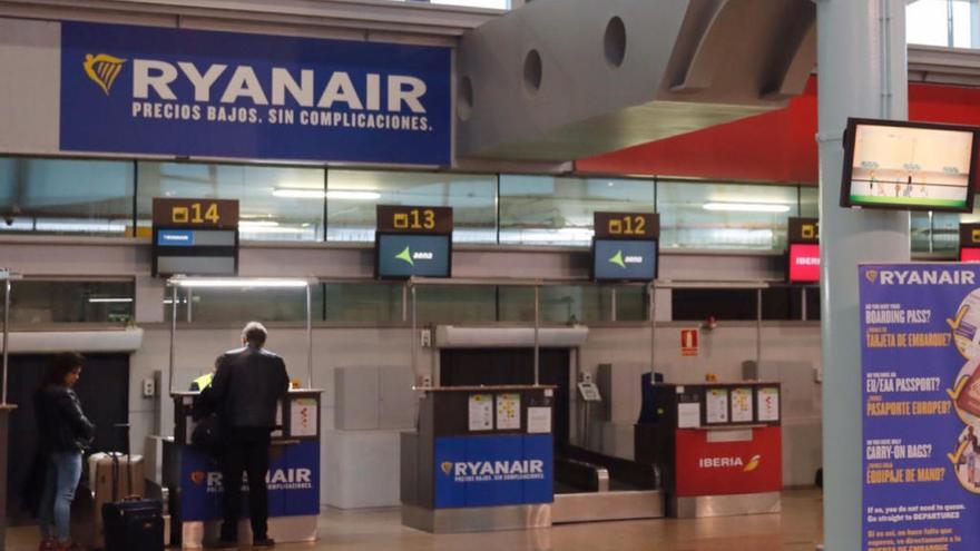 Zona de Ryanair en Peinador // FdV
