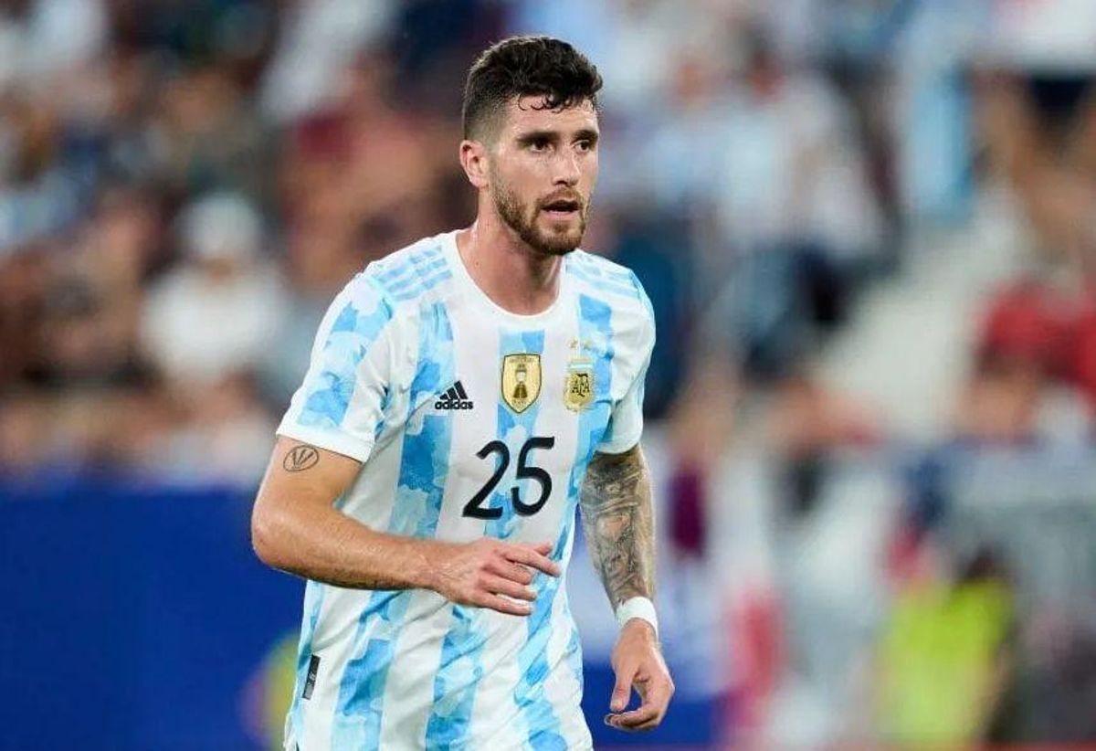 Marcos Senesi, central zurdo del Bournemouth que interesa al Villarreal y que es internacional por Argentina.