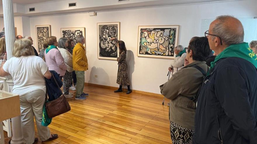 Vecinos de Oleiros visitan la capital dezana
