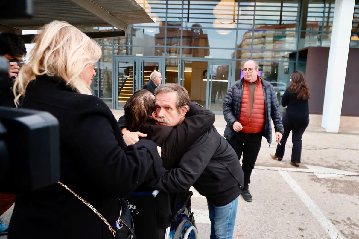 Familiares y amigos despiden a Fernando Esteso en València