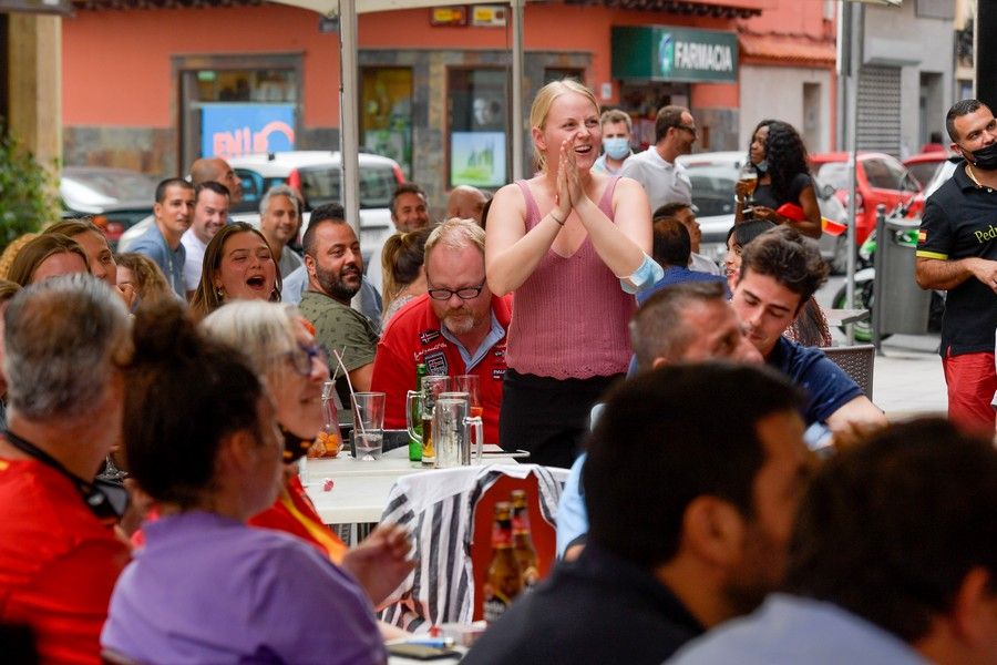 Aficionados ven en la capital grancanaria el partido de España en cuartos de final de la Eurocopa