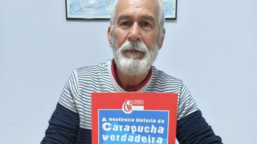 Parcero con el libro.