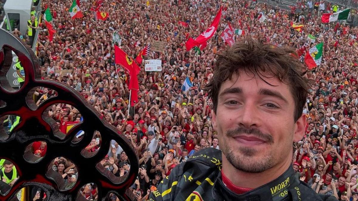 El selfie de Leclerc en el podio de Monza