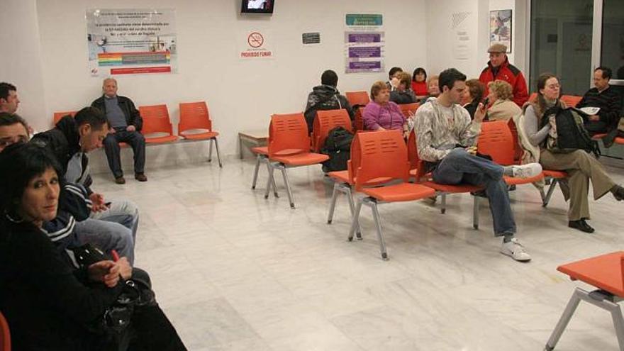 Imagen tomada ayer en la sala de espera para los familiares del servicio de Urgencias del Hospital General de Elda