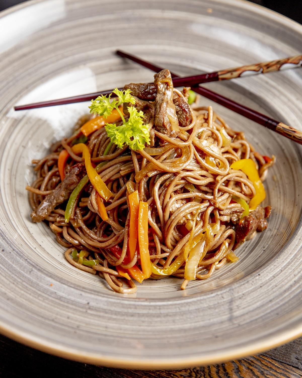 Plato de tallerines chinos