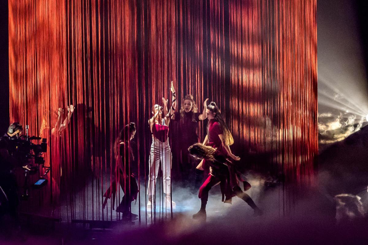 Actuación de Blanca Paloma en el Benidorm Fest.