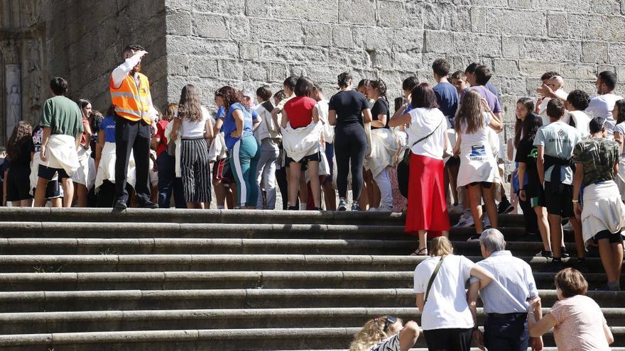 Tres concellos gallegos entre los treinta con una mayor masificación turística en España