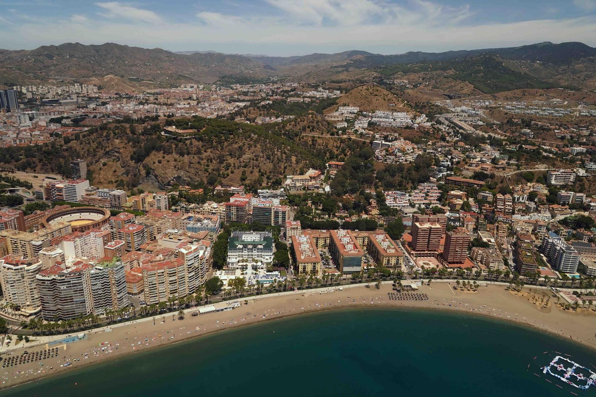 Vista aérea de Málaga, que muestra el barrio y las playas de La Malagueta, el paseo marítimo Pablo Ruiz Picasso