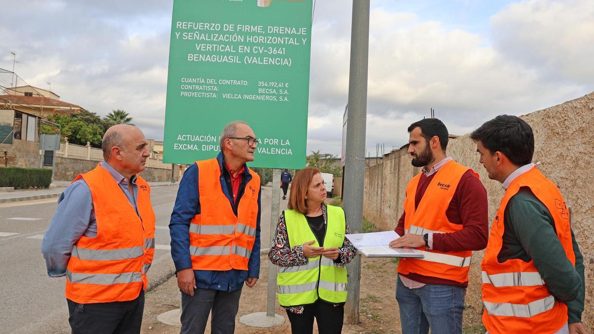 El alcalde Ximo Segarra y la vicepresidenta de la Diputación, Reme Mazzolari, en su visita a las obras.