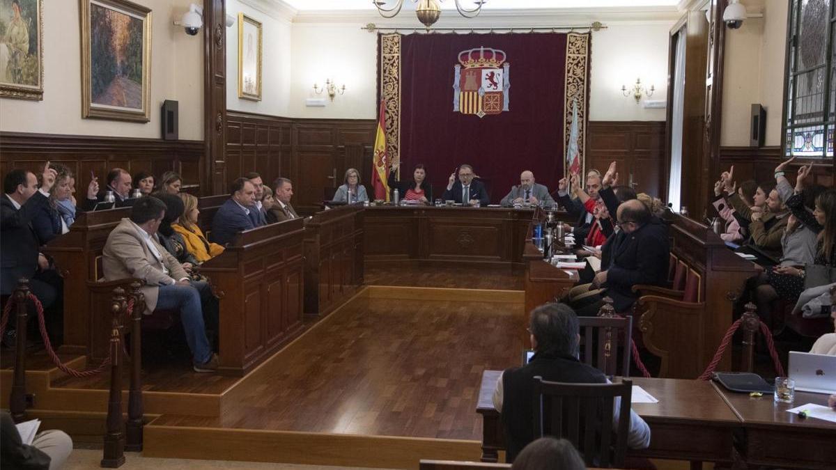 La Diputación de Castellón aprueba el plan financiero en medio de un duro debate sobre la gestión