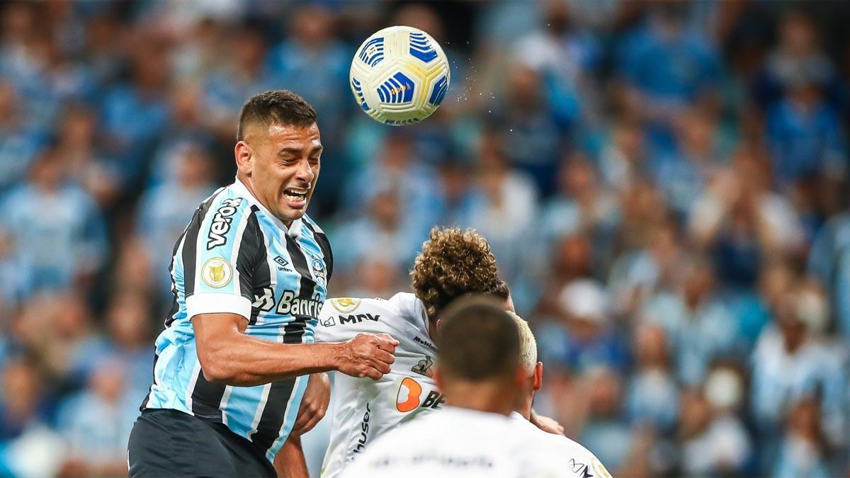 Los goles de Diego Souza no sirvieron para que el Gremio driblase el descenso